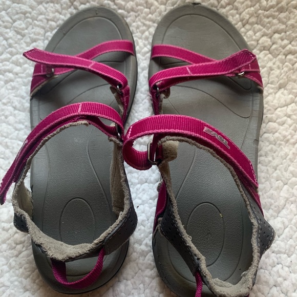 🌺Teva Verra fuchsia sport sandals 8 - Picture 2 of 15